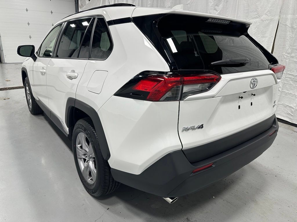 Used 2025 Toyota RAV4 LE AWD/4WD image 5