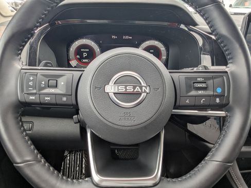 Used 2023 Nissan Pathfinder Platinum AWD/4WD image 17