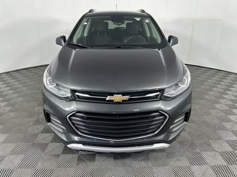 Used 2020 Chevrolet Trax LT w/ LT Convenience Package FWD image 3