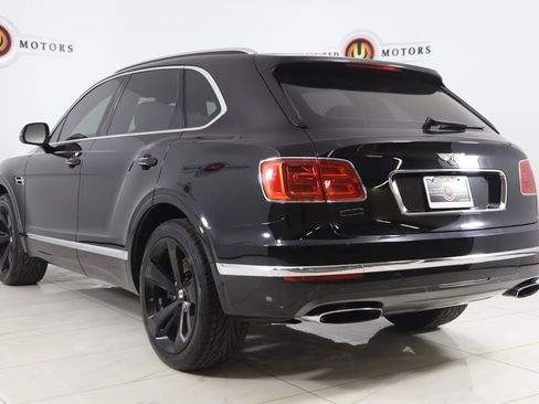 Used 2018 Bentley Bentayga image 4