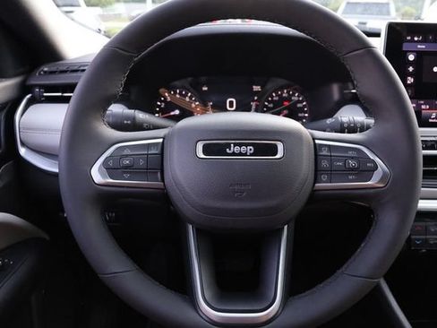 Used 2025 Jeep Compass Limited AWD/4WD image 10