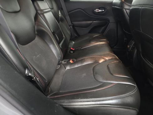 Used 2019 Jeep Cherokee Trailhawk w/ Cold Weather Group image 18