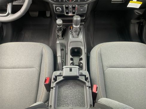 New 2025 Jeep Gladiator Sport image 11