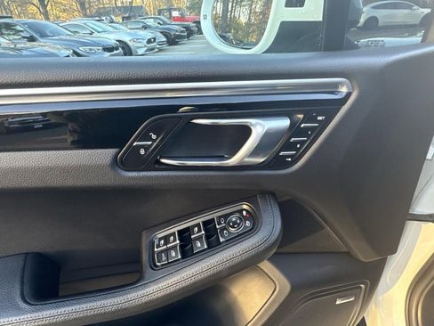 Used 2018 Porsche Macan image 16