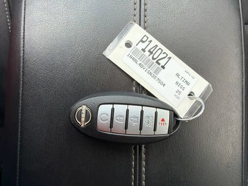 Used 2025 Nissan Altima 2.5 SV FWD image 43