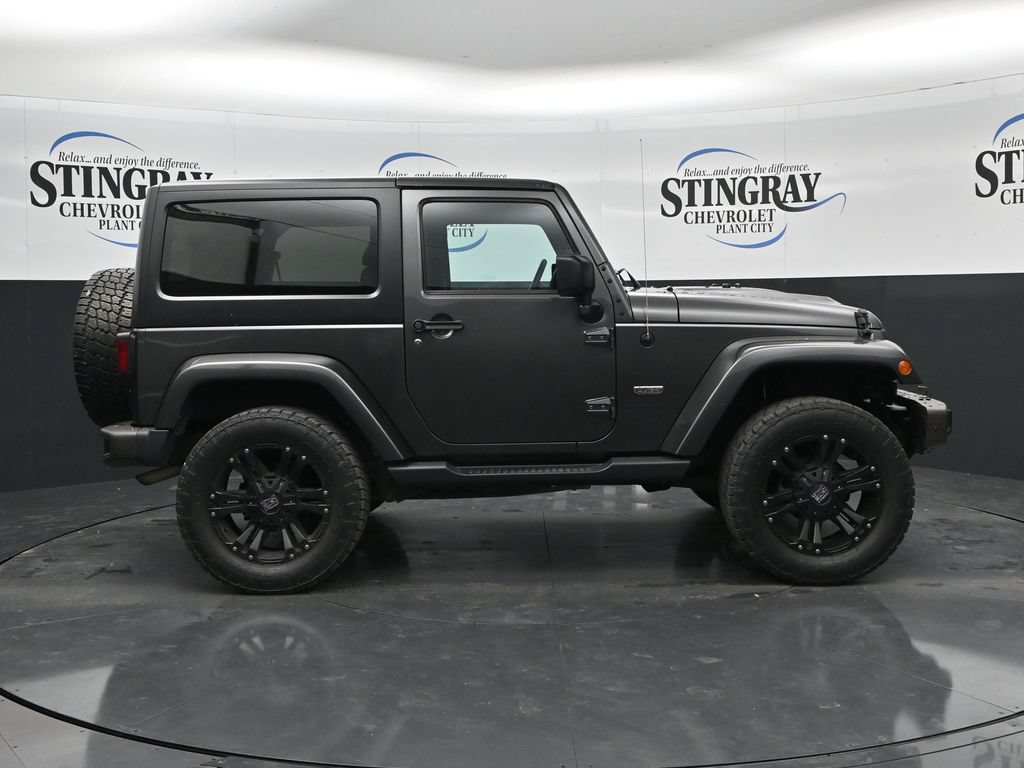 Used 2016 Jeep Wrangler Sahara AWD/4WD image 8