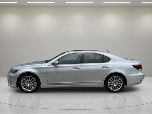 Used 2015 Lexus LS 460 w/ Comfort Package RWD image 2