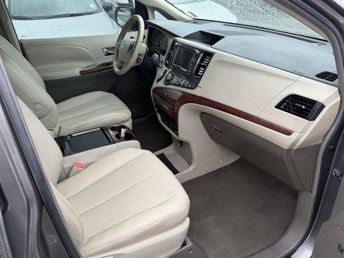 Used 2011 Toyota Sienna XLE image 12
