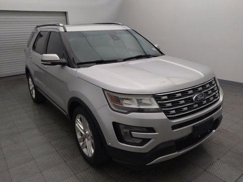 Used 2017 Ford Explorer Limited w/ Equipment Group 301A FWD image 13