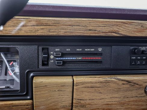 Used 1991 Jeep Grand Wagoneer AWD/4WD image 36