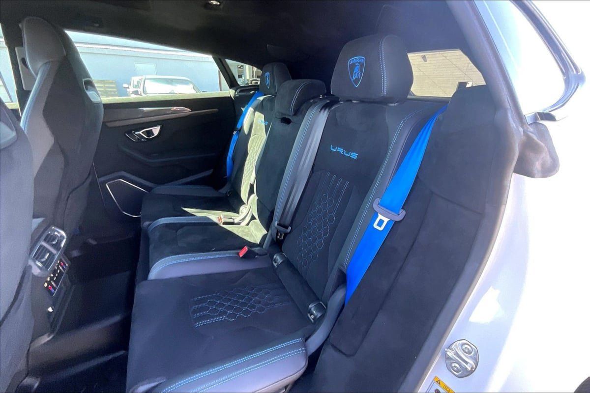 Used 2023 Lamborghini Urus Performante AWD/4WD image 23