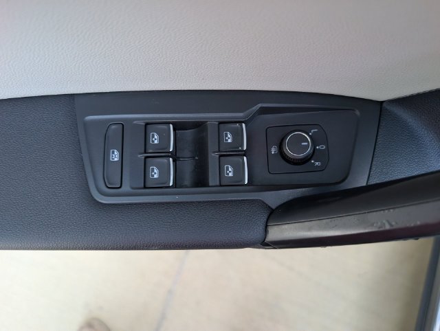 Used 2019 Volkswagen Tiguan SE AWD/4WD image 21