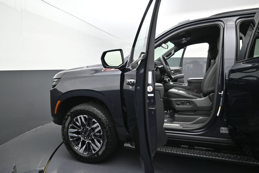 Certified 2025 Chevrolet Tahoe Z71 AWD/4WD image 13