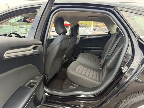 Used 2019 Ford Fusion SE image 15