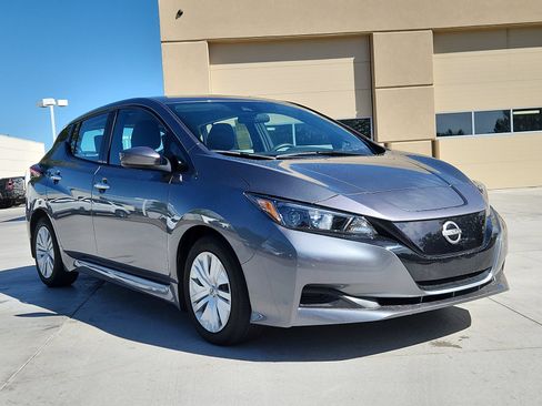 Used 2025 Nissan Leaf S FWD image 7