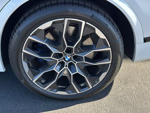 Used 2025 BMW X7 M60i AWD/4WD image 8