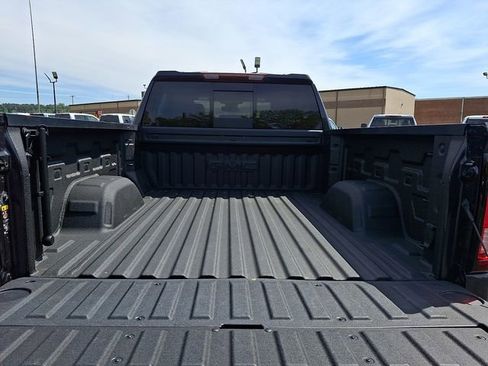 Used 2024 GMC Sierra 1500 SLT w/ SLT Premium Plus Package AWD/4WD image 28