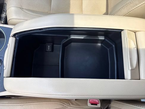 Used 2015 Toyota Highlander Limited w/ Driver Technology Package FWD image 22