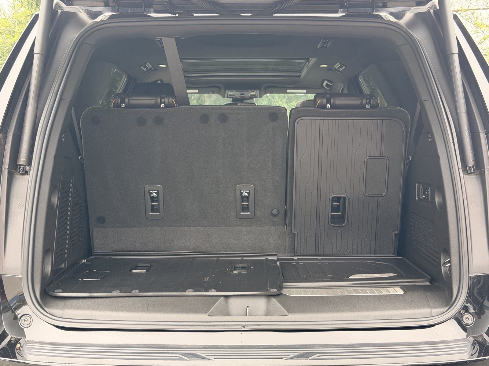 Used 2023 GMC Yukon AT4 w/ LPO, Floor Liner Package AWD/4WD image 33