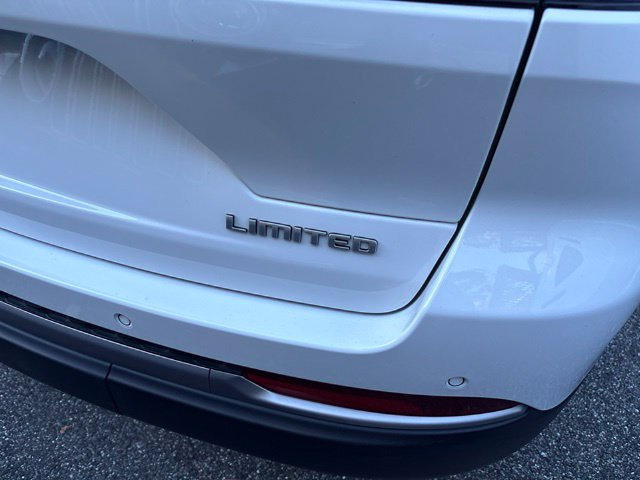 Used 2026 Jeep Grand Cherokee Limited AWD/4WD image 11