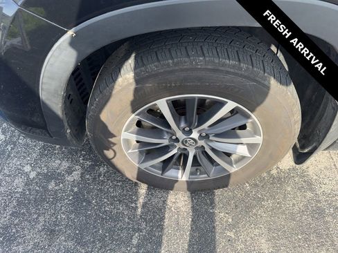 Used 2018 Toyota Highlander XLE AWD/4WD image 5