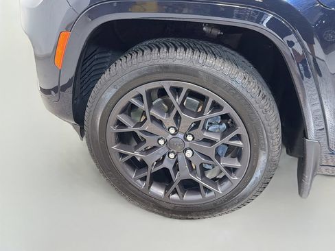 Used 2023 Jeep Grand Cherokee Summit AWD/4WD image 35