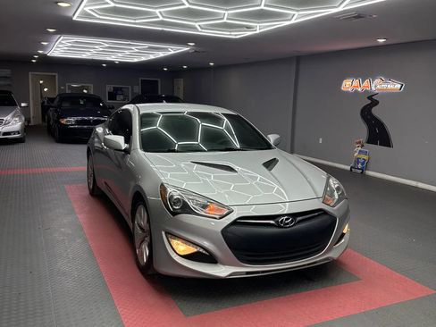 Used 2014 Hyundai Genesis 2.0T RWD image 1