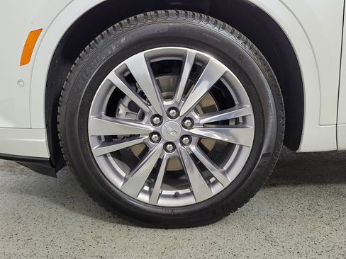 Used 2023 Cadillac XT6 Premium Luxury w/ Technology Package FWD image 9
