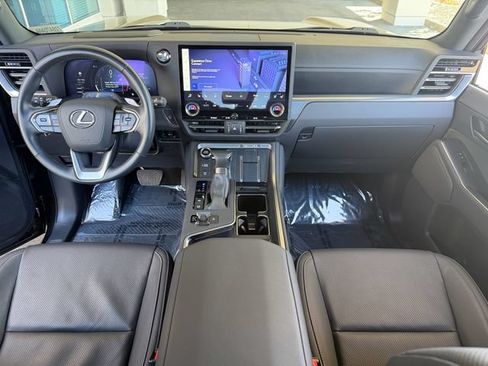 Used 2024 Lexus GX 550 w/ Accessory Package (Z1) AWD/4WD image 28