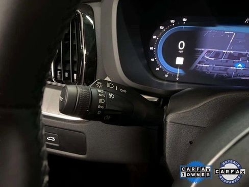 Used 2025 Volvo XC60 B5 Plus image 32