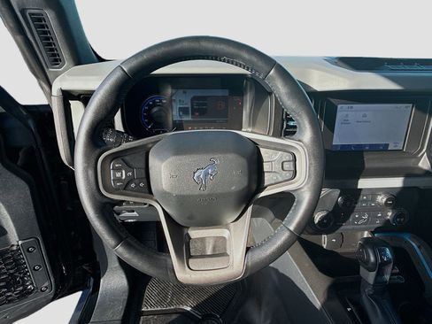 Used 2022 Ford Bronco Black Diamond image 8
