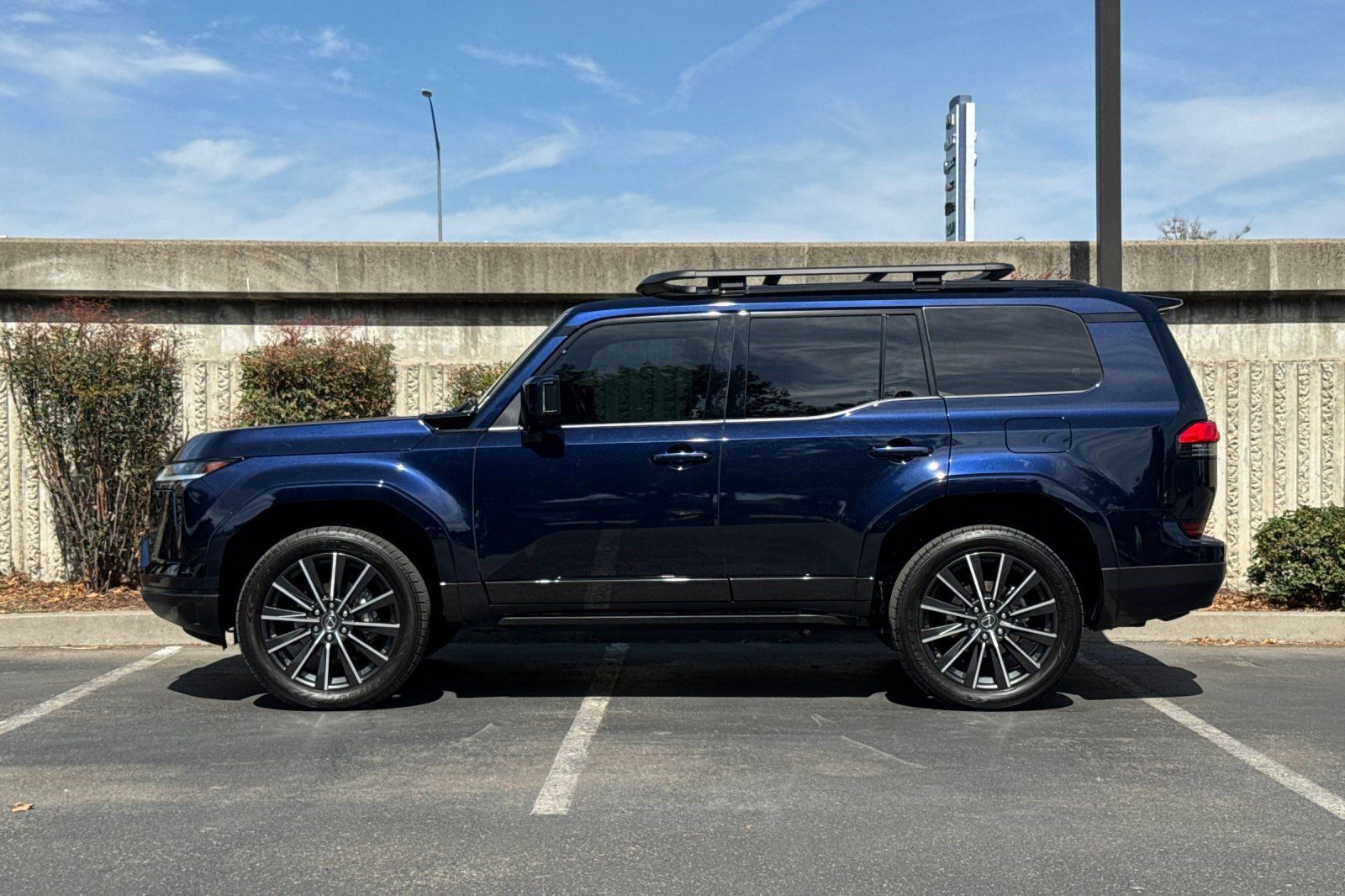 Used 2024 Lexus GX 550 w/ Accessory Package (31) AWD/4WD image 8