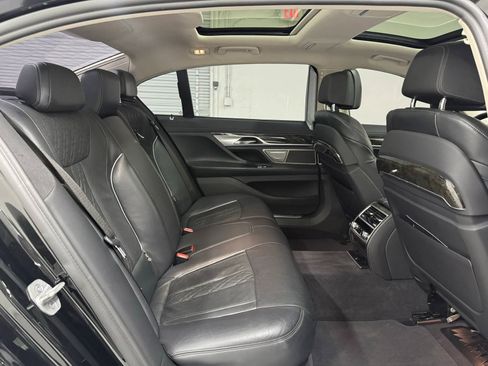 Used 2022 BMW 740i w/ Premium Package RWD image 18