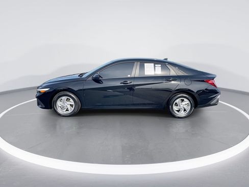 Used 2026 Hyundai Elantra SE FWD image 5