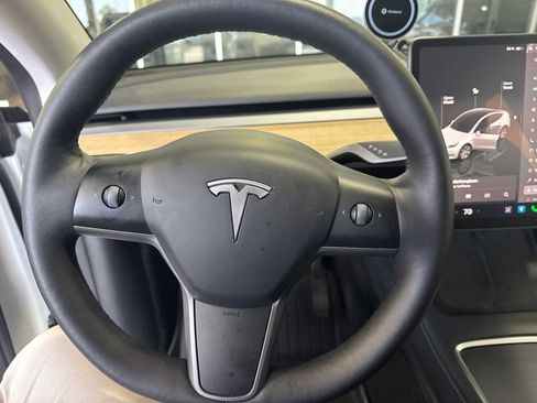 Used 2023 Tesla Model Y Long Range AWD/4WD image 4