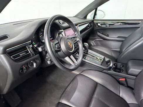 Used 2025 Porsche Macan AWD/4WD image 13
