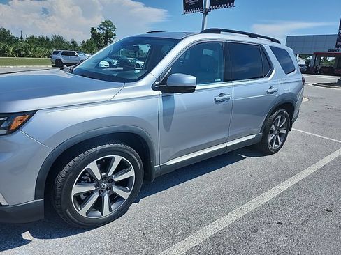 Used 2023 Honda Pilot Elite image 14