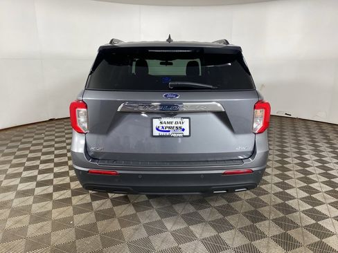 Used 2022 Ford Explorer XLT image 12