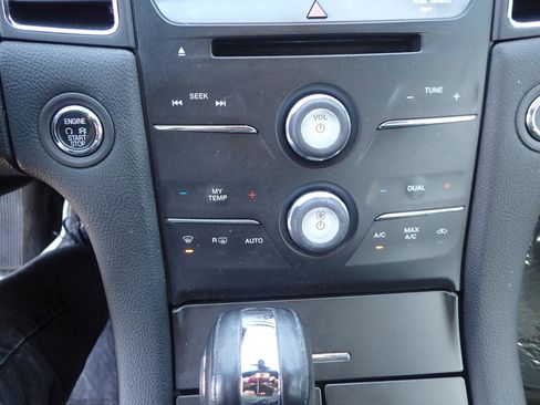 Used 2016 Ford Taurus Limited FWD image 19