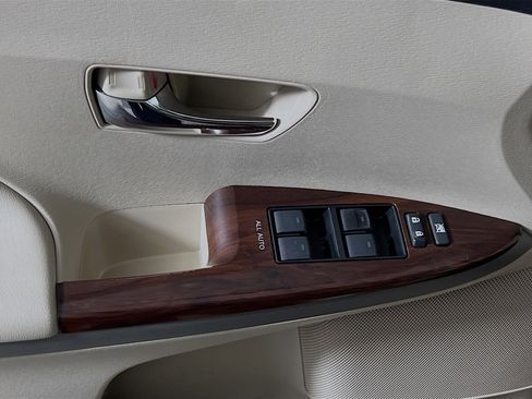 Used 2014 Toyota Venza LE image 17