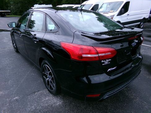 Used 2016 Ford Focus SE w/ SE Sport Package FWD image 7
