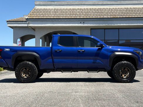 Used 2025 Toyota Tacoma 4x4 Double Cab image 3
