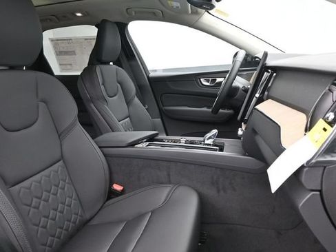 New 2027 Volvo XC60 B5 Plus AWD/4WD image 35