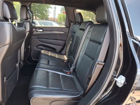 Used 2019 Jeep Grand Cherokee Overland AWD/4WD image 10