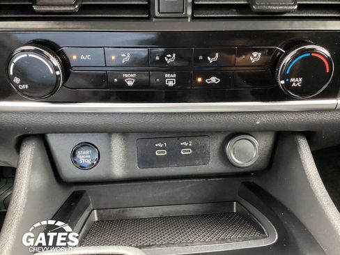 Used 2024 Nissan Rogue S AWD/4WD image 17