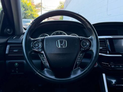 Used 2017 Honda Accord EX-L image 10