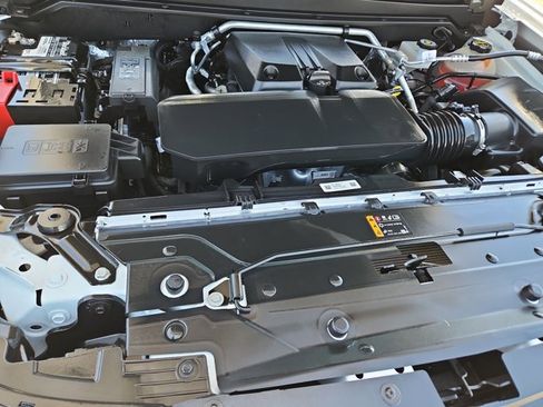 Used 2024 Chevrolet Colorado ZR2 w/ Safety Package AWD/4WD image 28