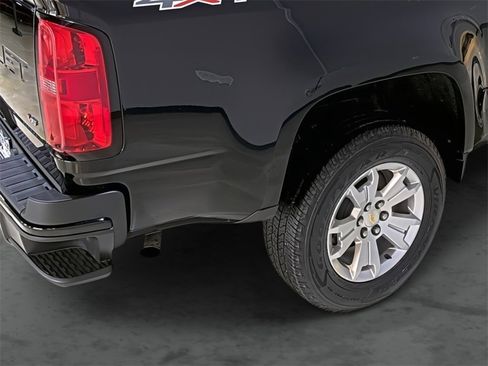 Used 2022 Chevrolet Colorado LT w/ LT Convenience Package image 12
