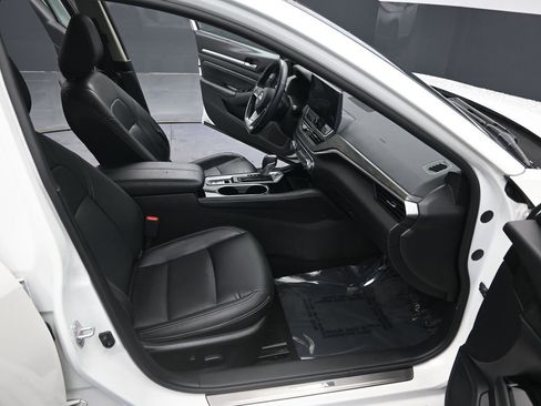 Used 2023 Nissan Altima 2.5 SL image 37