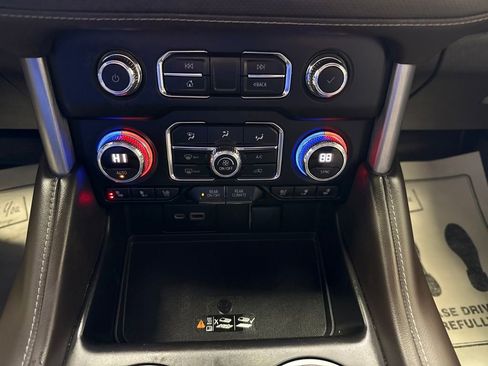 Used 2022 GMC Yukon XL SLT image 35